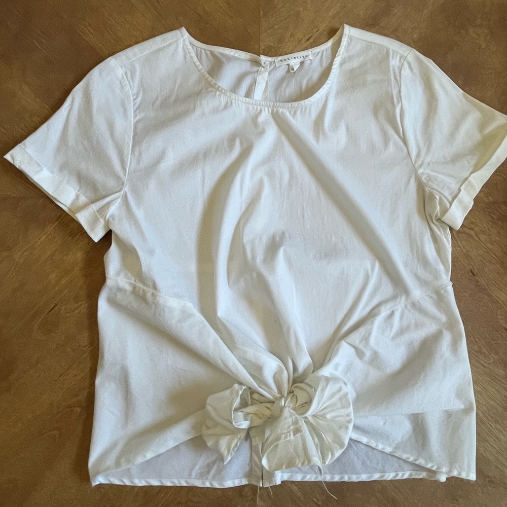 Socialite White Woven Tie-Front Top | Size Medium
